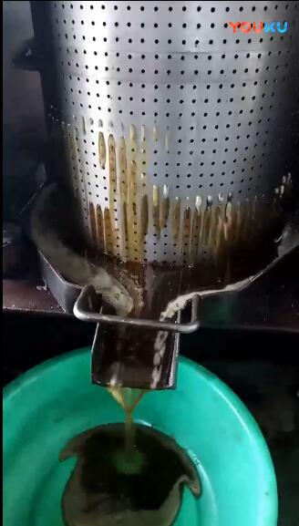 新型液压榨油机压榨花椒